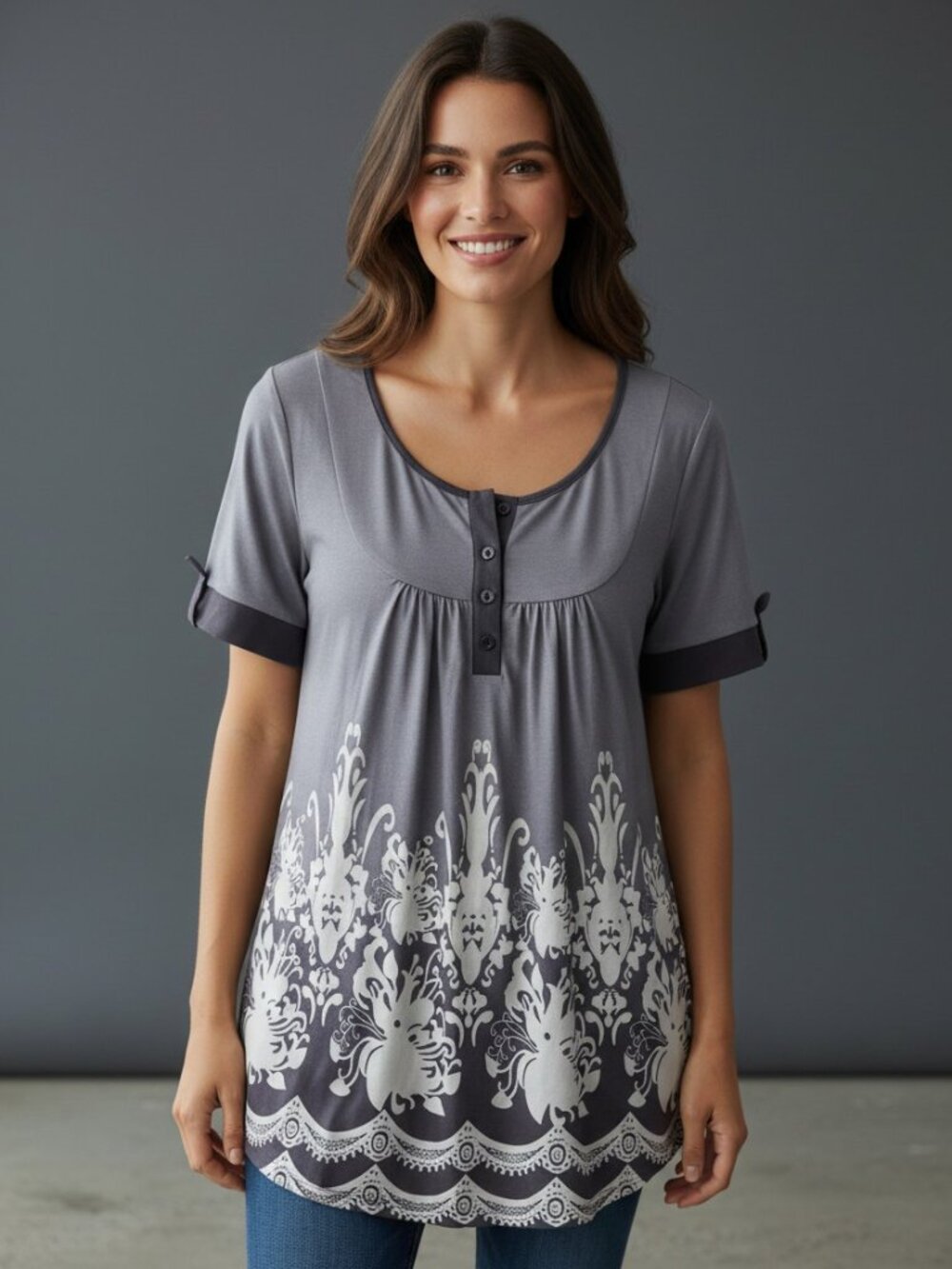 Women's Gray Scoop Neck Short Sleeve Tunic with White Border Print
